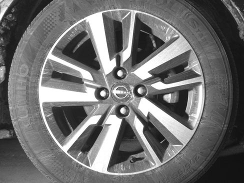 Used 2025 Nissan Versa SV image 13