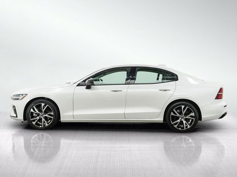 Used 2025 Volvo S60 B5 Core AWD/4WD image 2