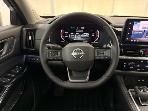 New 2026 Nissan Pathfinder Platinum FWD image 18