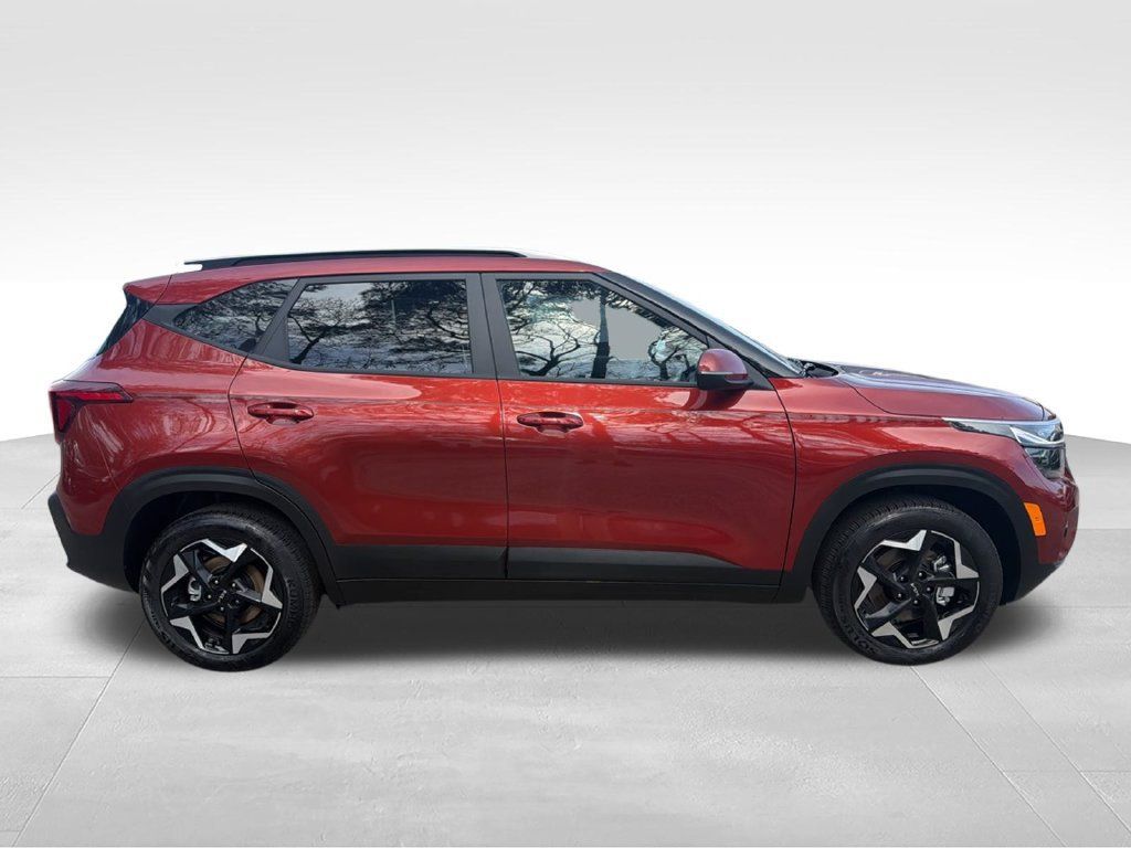 Used 2025 Kia Seltos S AWD/4WD image 7