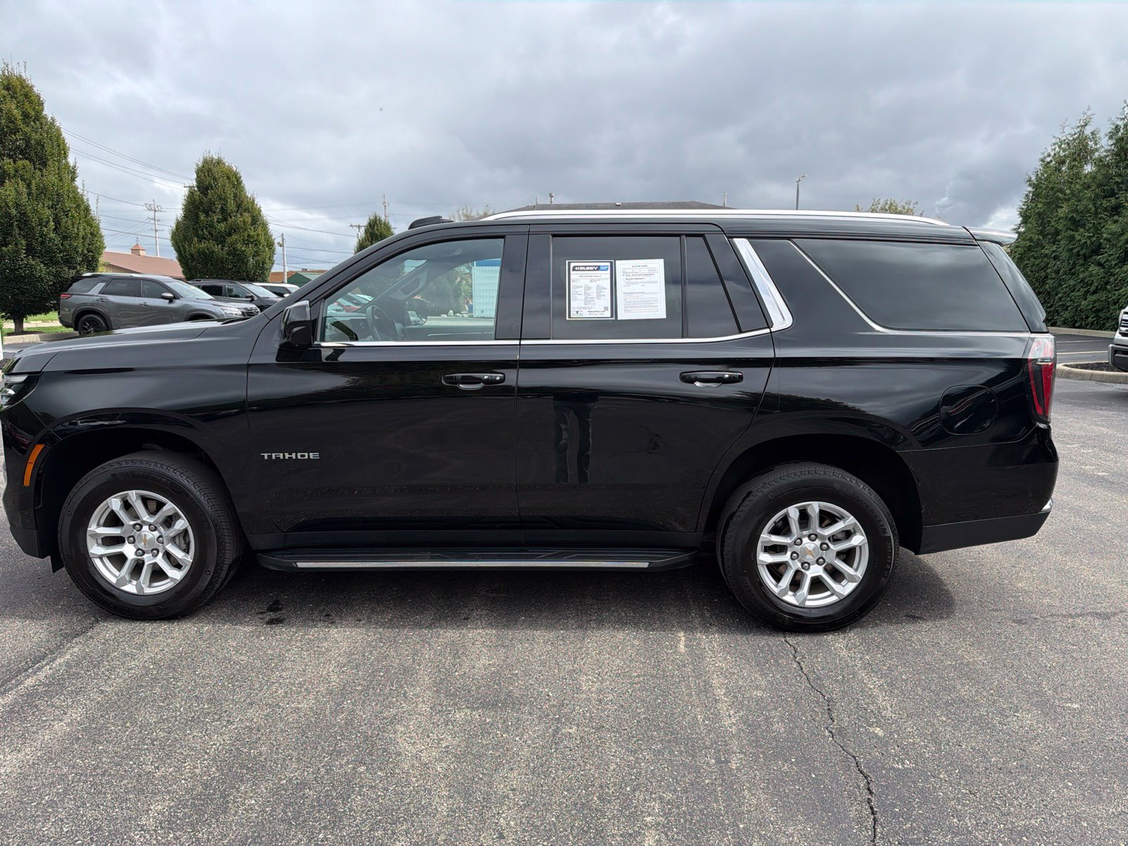 Used 2025 Chevrolet Tahoe LT AWD/4WD image 2