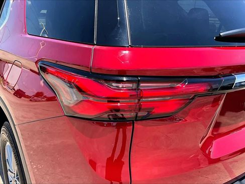 Used 2023 Chevrolet Traverse LT FWD image 26