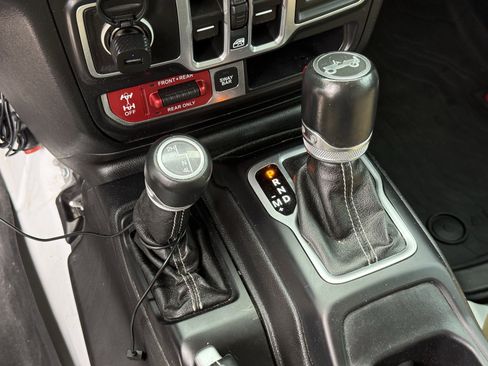 Used 2018 Jeep Wrangler Unlimited Rubicon image 18