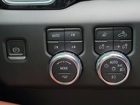 Used 2024 GMC Sierra 2500 Denali Ultimate AWD/4WD image 16