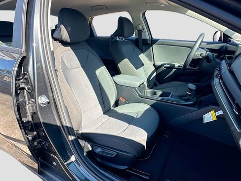 New 2025 Kia K4 LXS image 25