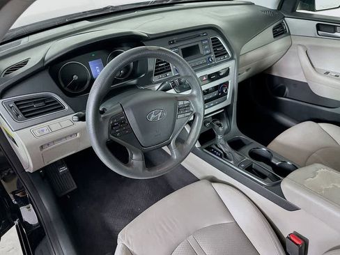 Used 2015 Hyundai Sonata SE FWD image 2