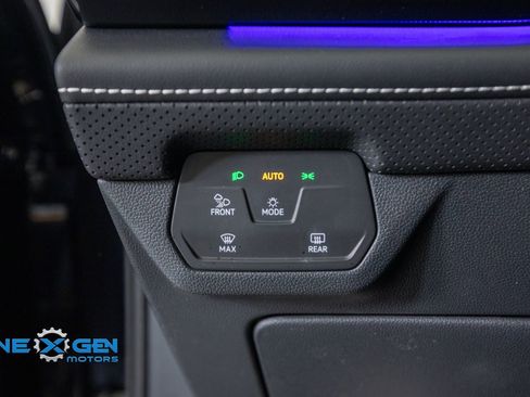 Used 2024 Volkswagen Atlas Cross Sport SEL Premium R-Line AWD/4WD image 13