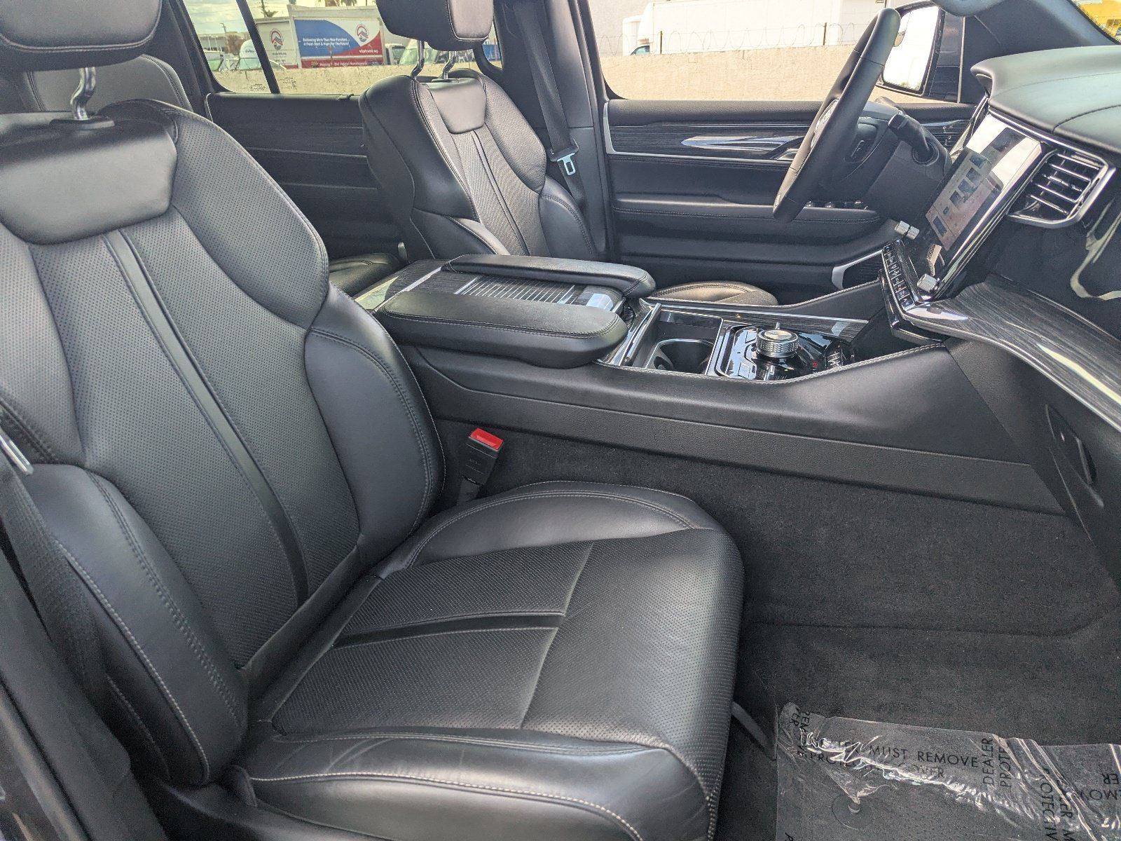 Used 2022 Jeep Wagoneer Series III w/ Premium Group I AWD/4WD image 10