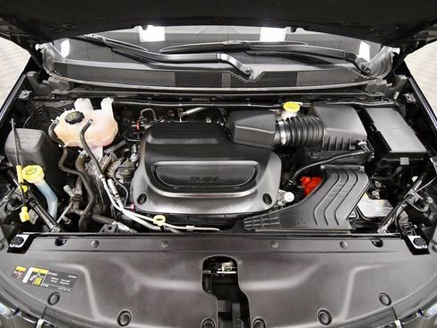 Used 2024 Chrysler Pacifica Limited image 12