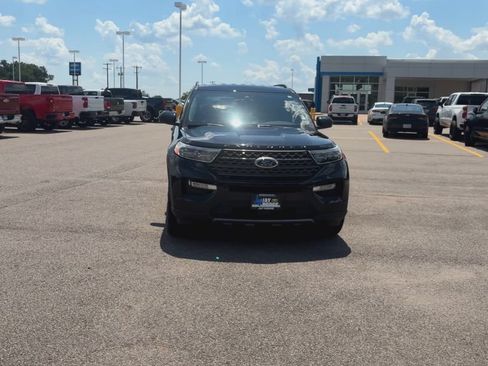 Used 2023 Ford Explorer XLT w/ Equipment Group 202A RWD image 3