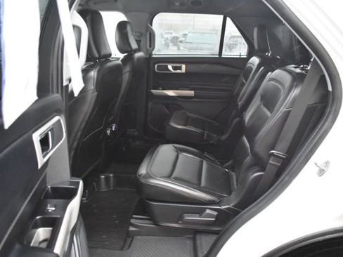 Used 2022 Ford Explorer XLT w/ Equipment Group 202A image 32