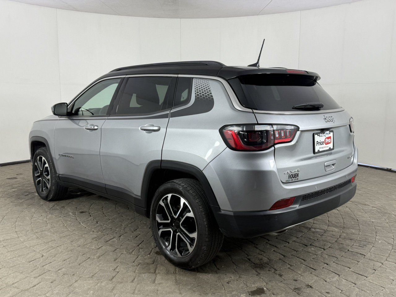 Used 2023 Jeep Compass Limited w/ Mopar Graphics Package AWD/4WD image 5