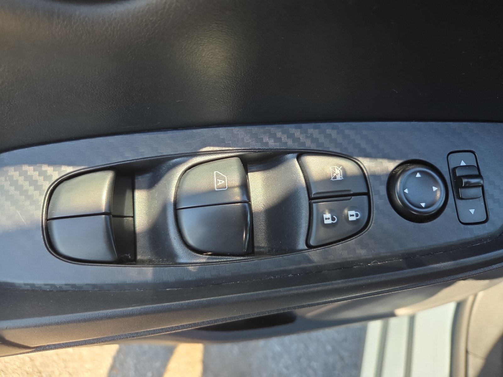 Used 2024 Nissan Sentra SV FWD image 15