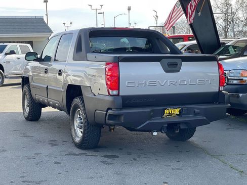 Used 2005 Chevrolet Avalanche 2500 LS w/ Onstar Plus Package image 5