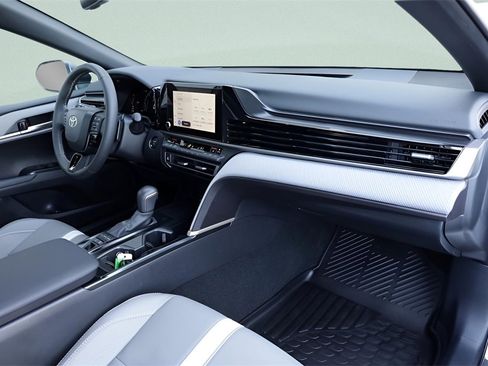 Certified 2025 Toyota Camry SE w/ Convenience Package image 28