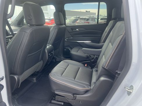 New 2026 Chevrolet Traverse High Country image 9