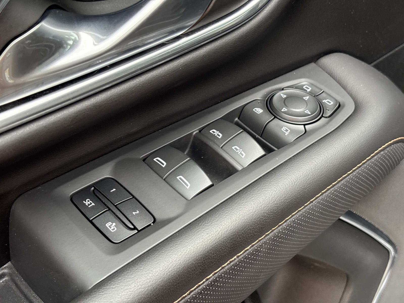 Used 2023 GMC Yukon XL AT4 AWD/4WD image 13