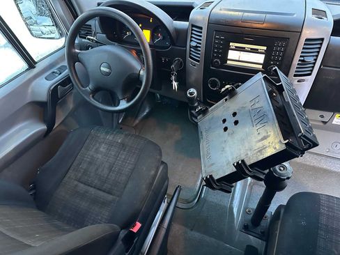 Used 2015 Freightliner Sprinter 2500 image 11