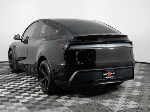 Used 2026 Tesla Model Y AWD image 5