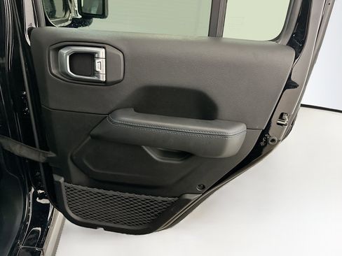 Used 2021 Jeep Wrangler Unlimited Rubicon 4xe w/ Steel Bumper Group image 31