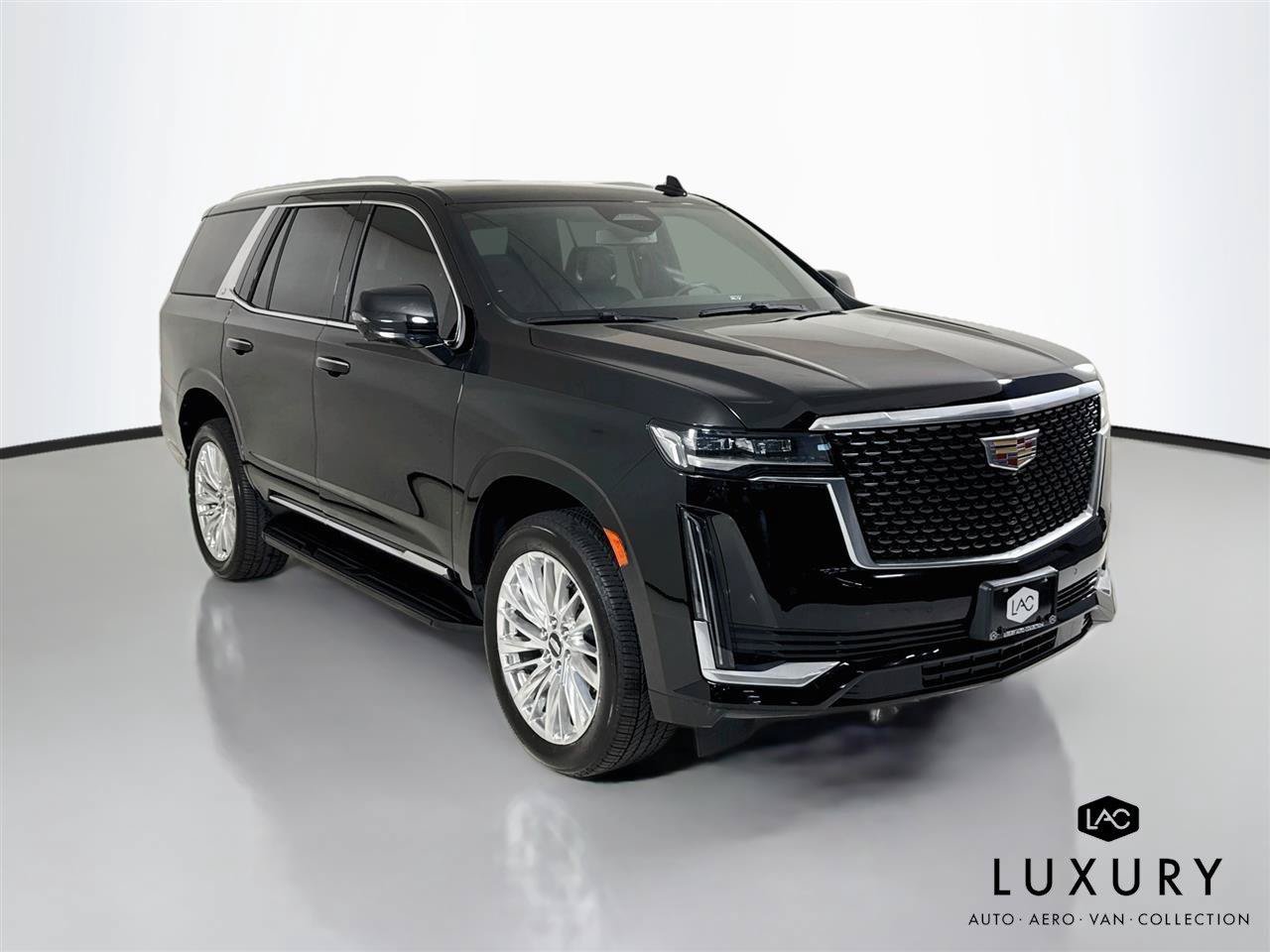Used 2022 Cadillac Escalade Luxury AWD/4WD image 2