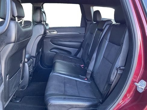 Used 2019 Jeep Grand Cherokee Altitude RWD image 12