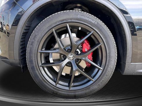 Used 2019 Alfa Romeo Stelvio Ti w/ Nero Edizione image 9
