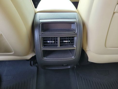 Used 2018 Cadillac XT5 FWD image 13