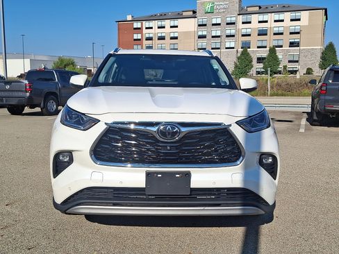 Certified 2021 Toyota Highlander Platinum image 2