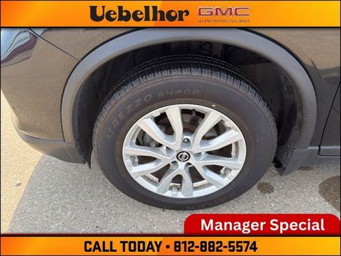 Used 2017 Nissan Rogue SV w/ SV Premium Package image 14