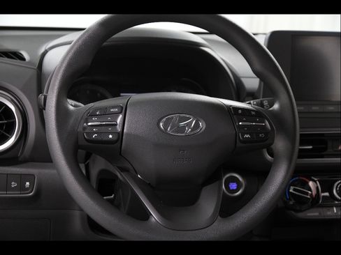 Used 2022 Hyundai Kona SEL image 7