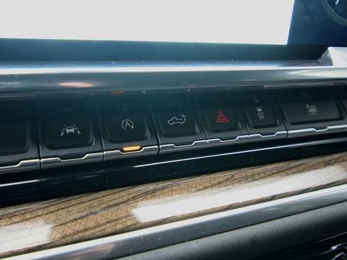 Used 2025 GMC Sierra 1500 Elevation image 39