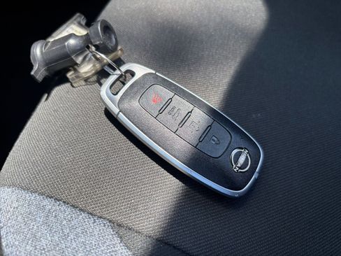 Used 2025 Nissan Versa SV FWD image 23
