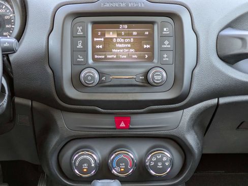 Used 2017 Jeep Renegade Latitude image 18