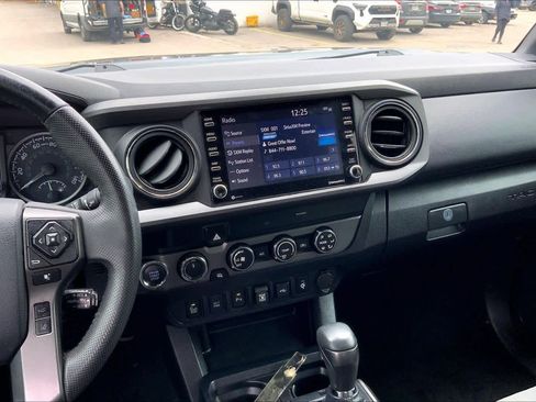 Used 2020 Toyota Tacoma TRD Off-Road image 7