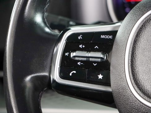 Used 2023 Kia Carnival LX image 13