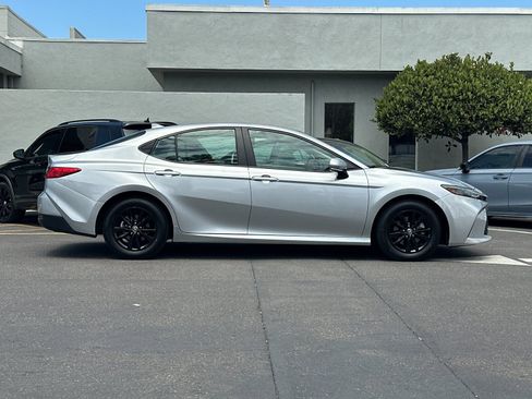Used 2025 Toyota Camry LE FWD image 6