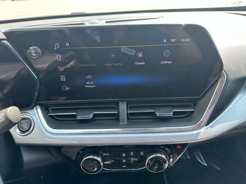 Used 2025 Chevrolet Trax LT FWD image 15