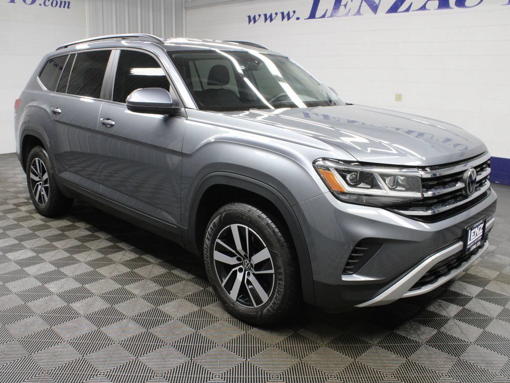 Used 2023 Volkswagen Atlas SE AWD/4WD image 3