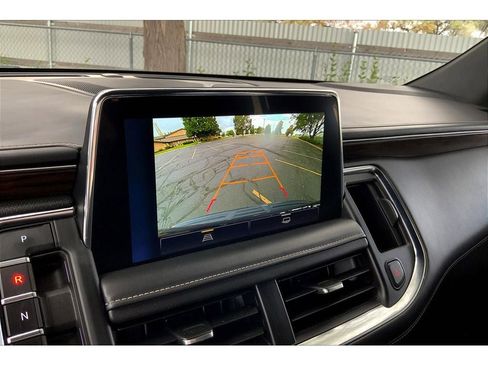 Used 2023 Chevrolet Suburban Premier image 22