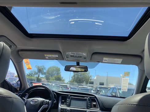 Used 2016 Toyota Highlander XLE FWD image 26