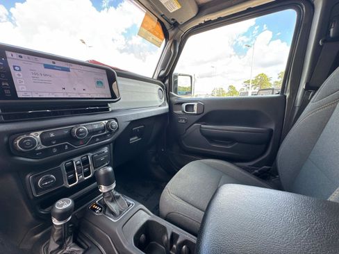 Certified 2024 Jeep Wrangler Unlimited Sport AWD/4WD image 25