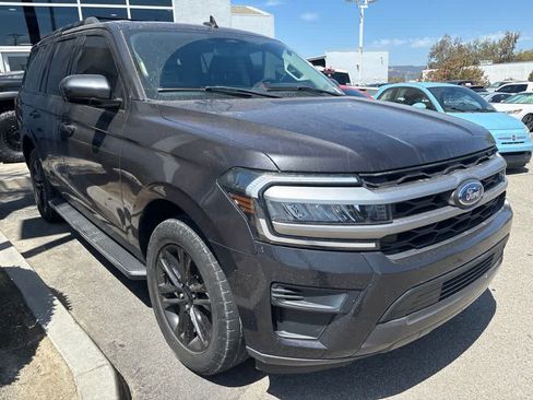 Used 2023 Ford Expedition XLT RWD image 3