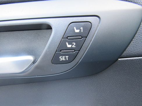 Used 2023 Toyota Highlander Bronze Edition AWD/4WD image 10