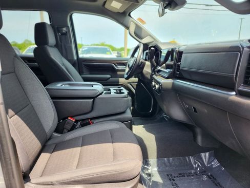 Used 2024 Chevrolet Silverado 1500 LT AWD/4WD image 9
