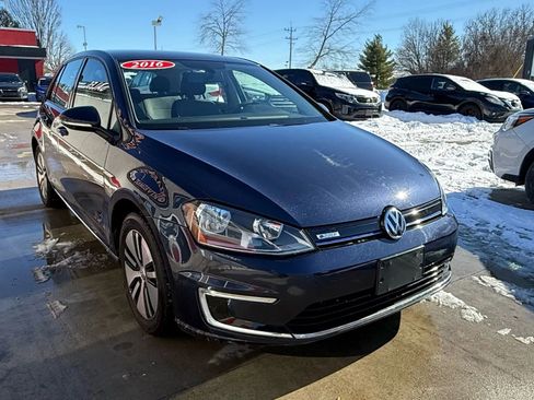 Used 2016 Volkswagen e-Golf SE w/ DC Fast Charging Package image 2