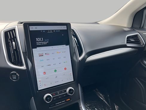 Used 2024 Ford Edge Titanium image 37