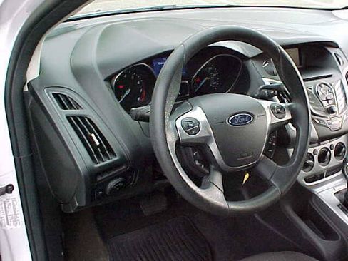 Used 2013 Ford Focus SE FWD image 17