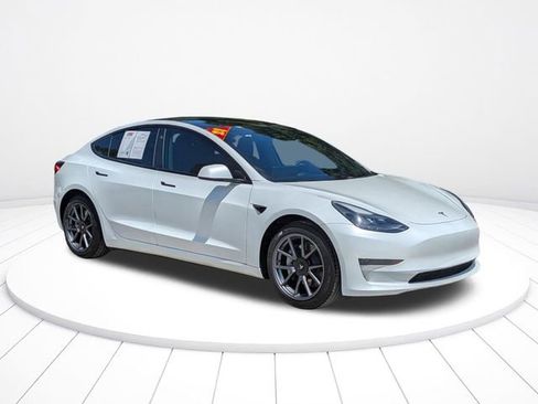 Used 2021 Tesla Model 3 Standard Range Plus RWD image 3