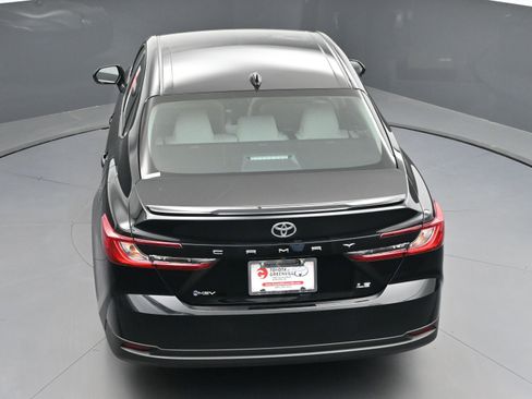 Used 2025 Toyota Camry LE w/ Convenience Package image 33